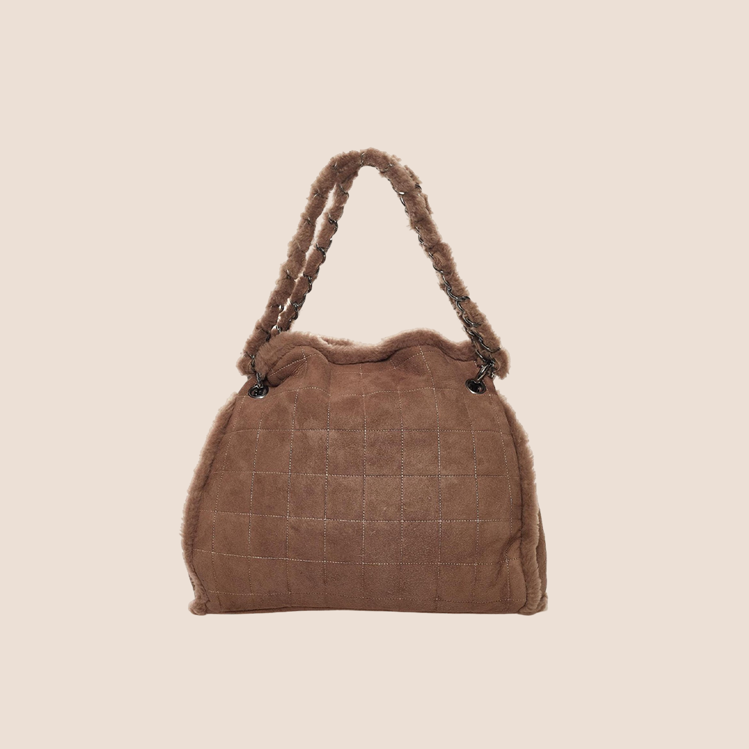 CHANEL CCホーボーバック　ブラウン　ノベルティ Chanel Lambskin Shearling Medium Deauville Tote Brown 1726434