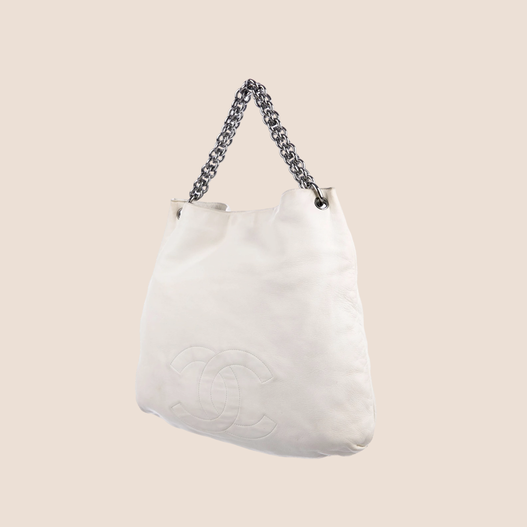 CHANEL 2008 WHITE RODEO DRIVE BAG