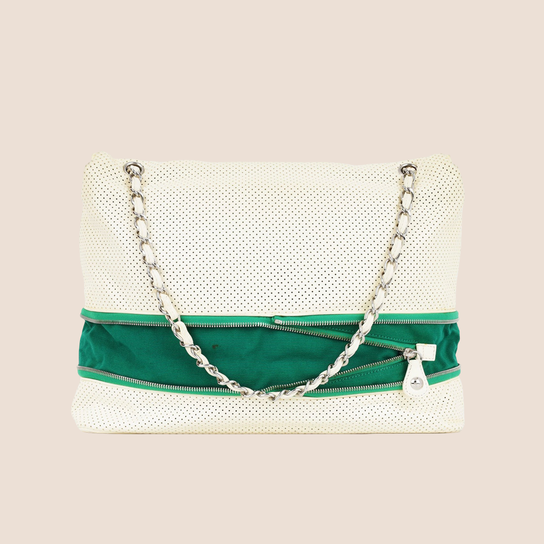 CHANEL 2008 WHITE PERFORATED LEATHER EXPANDABLE SHOULDER BAG