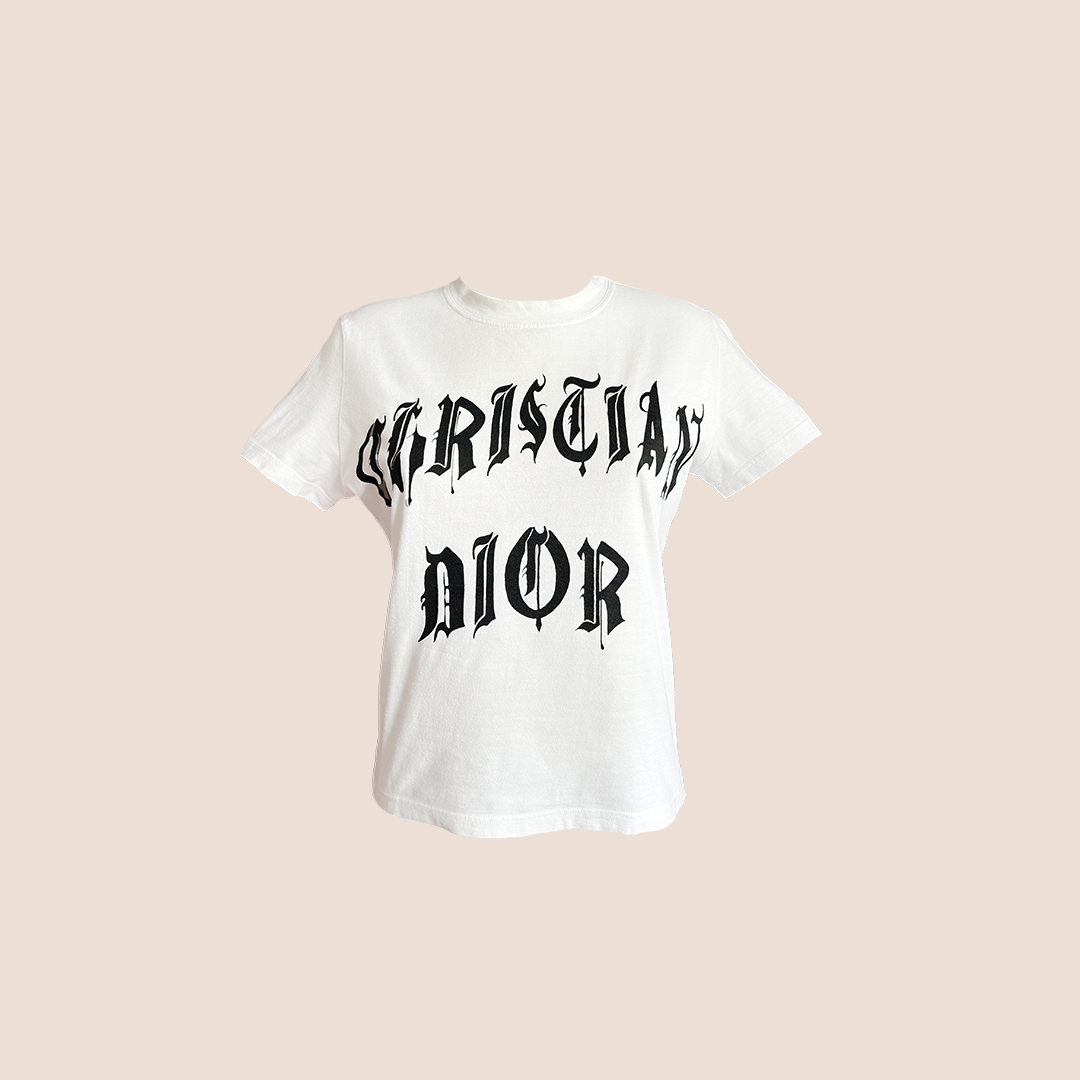 CHRISTIAN DIOR SPRING 2002 RUNWAY GOTHIC LOGO T-SHIRT – RDB CHRISTIAN DIOR SPRING 2002 RUNWAY GOTHIC LOGO T-SHIRT – RDB