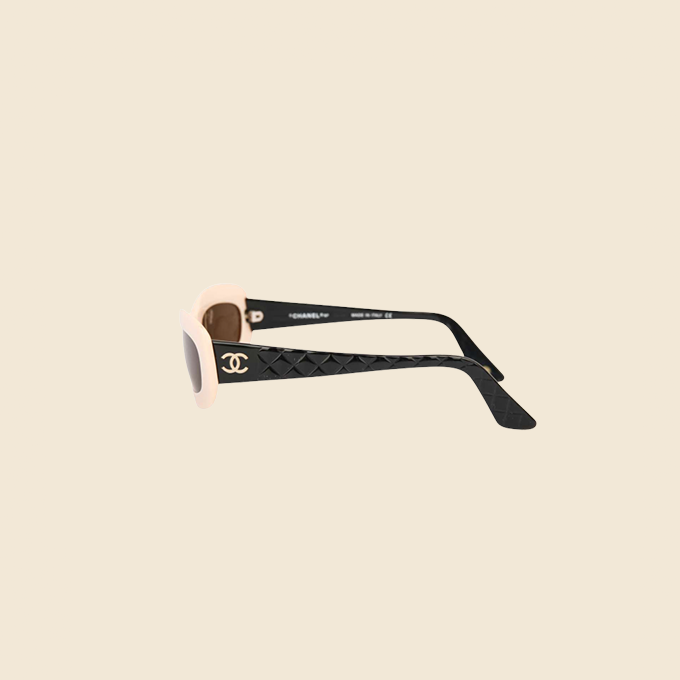 CHANEL 90s IVORY & BLACK CC LOGO SUNGLASSES