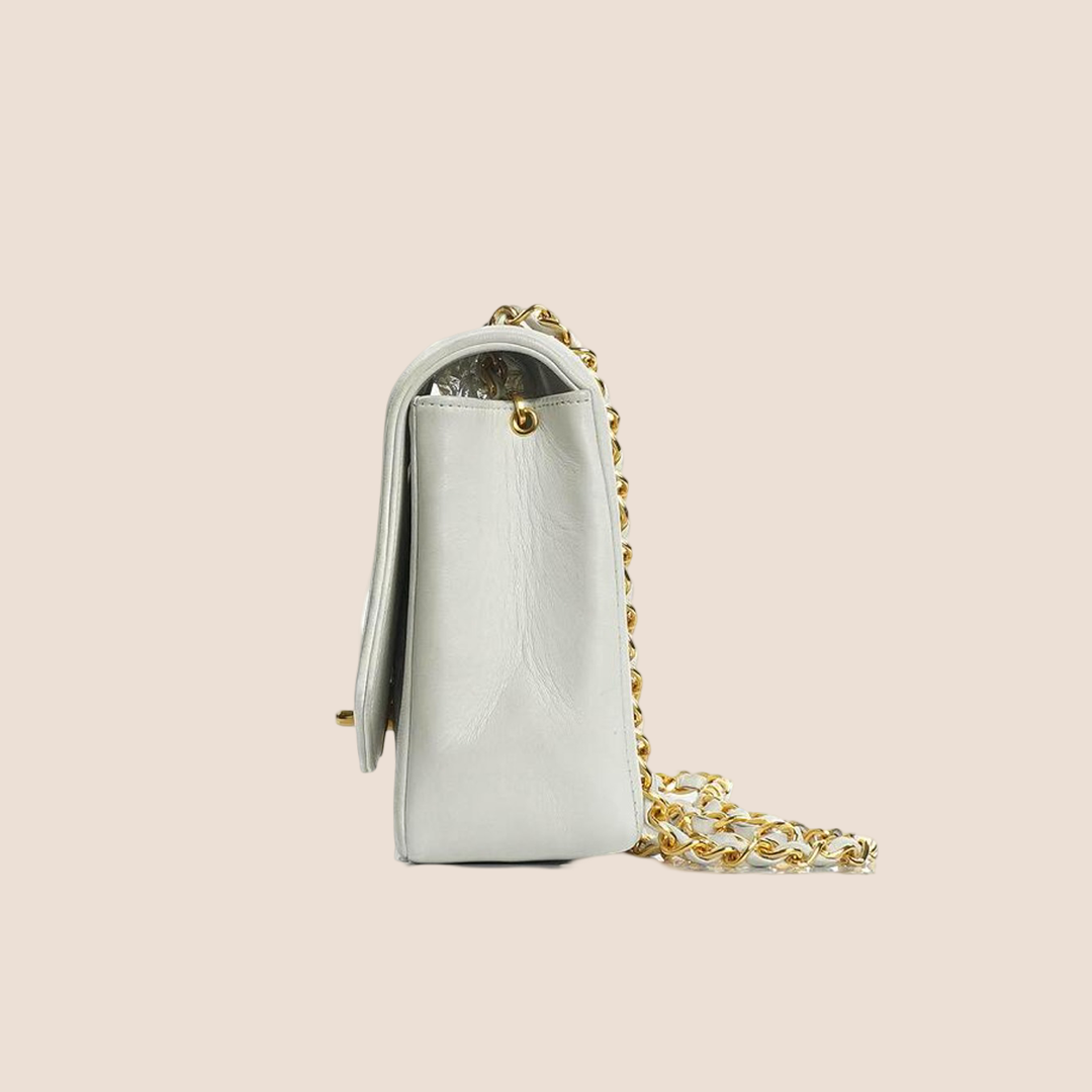 CHANEL WHITE LAMBSKIN QUILTED MEDIUM FLAP BAG