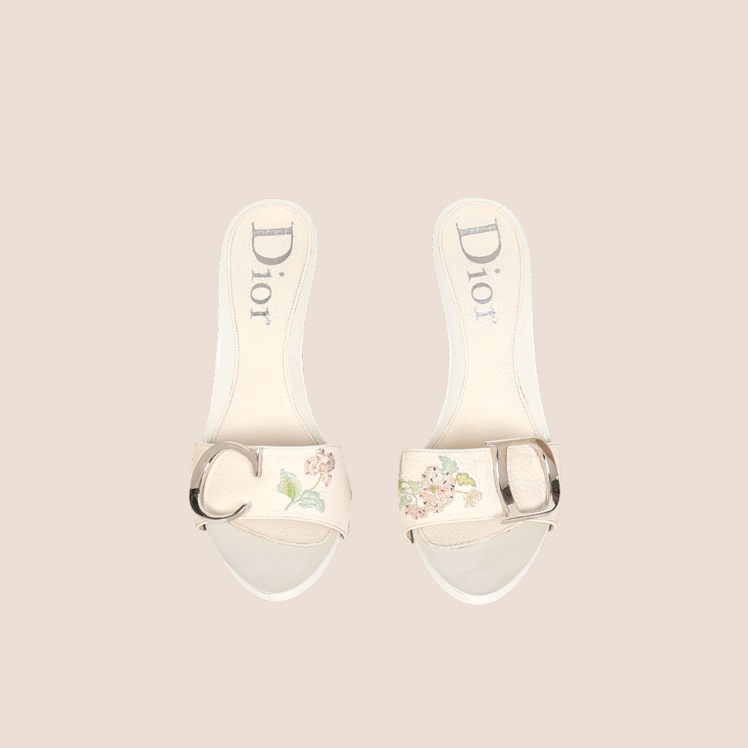 CHRISTIAN DIOR 2005 WHITE FLORAL EMBROIDERED HEELS