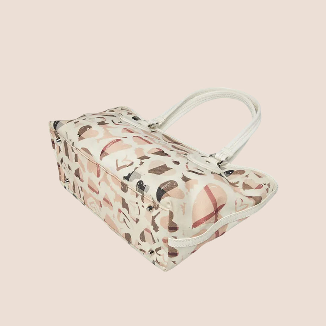 BURBERRY WHIHTE PATENT LEATHER PAINTED HEART SUPERNOVA NICKIE BAG