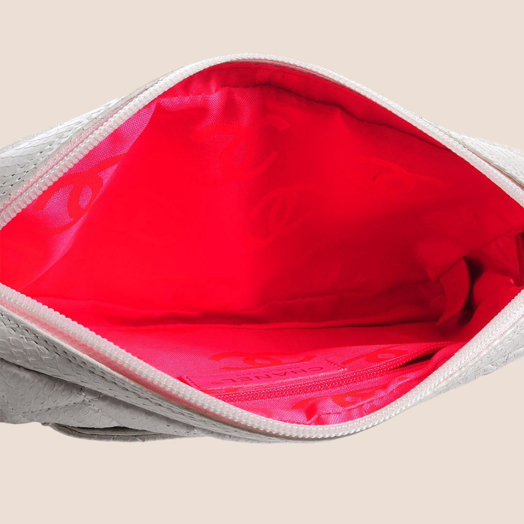 CHANEL 2005 WHITE & BLACK PYTHON CAMBON CC POCHETTE BAG