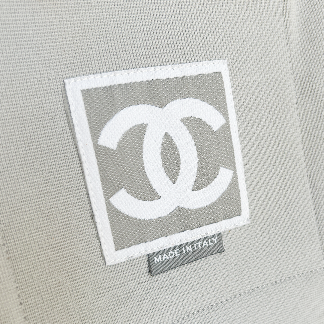 CHANEL SS 2001 GREY & WHITE CC LOGO BACK SLEEVELESS TOP