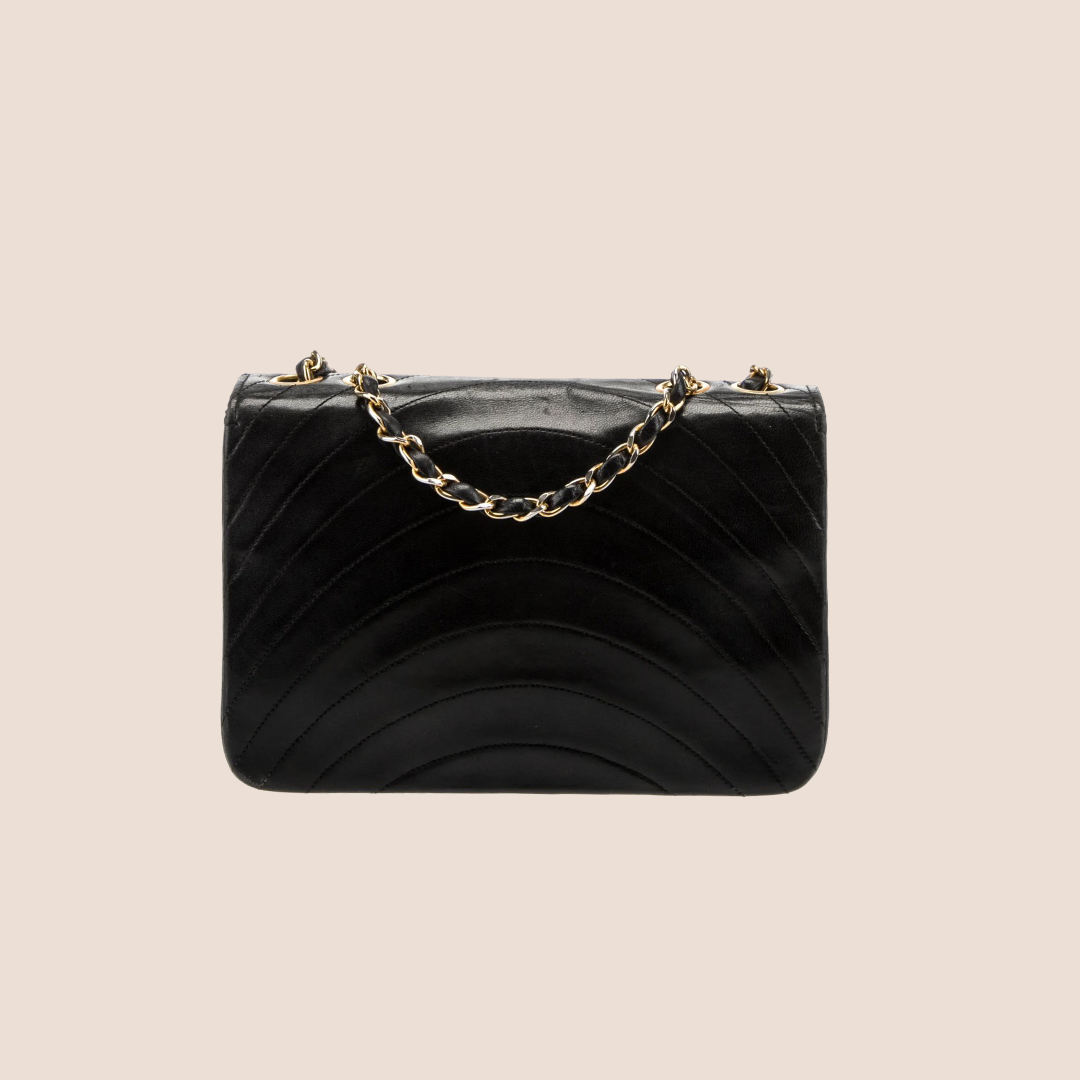 CHANEL 1980s BLACK WAVE LEATHER QUILTED BAG