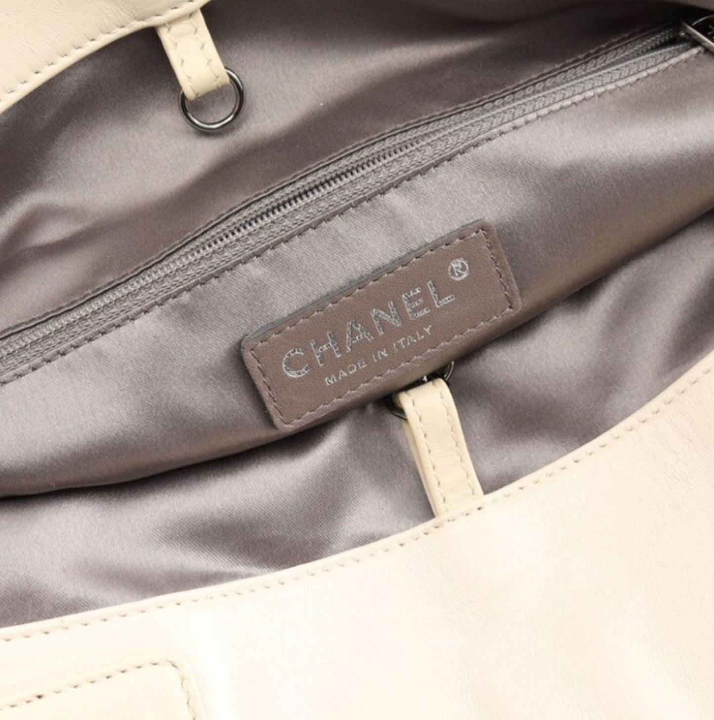 CHANEL 2008 SOHO CC LOGO CREAM PANELLED HANDBAG