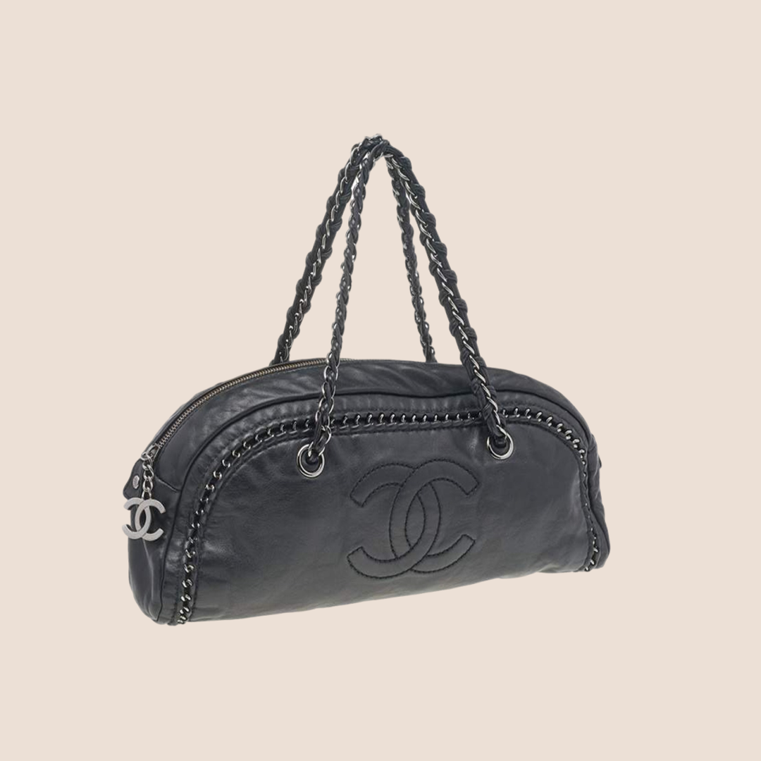 CHANEL BLACK LEATHER CHAIN TRIM LUXE LIGNE BOWLER BAG