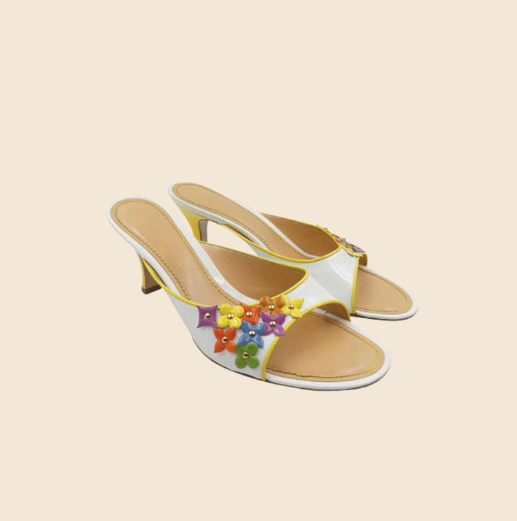 LOUIS VUITTON WHITE AND YELLOW PATENT LEATHER FLOWER KITTEN HEELS – RDB