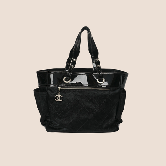 CHANEL 2000s BLACK PATENT PONY HAIR QUILTED TOTE