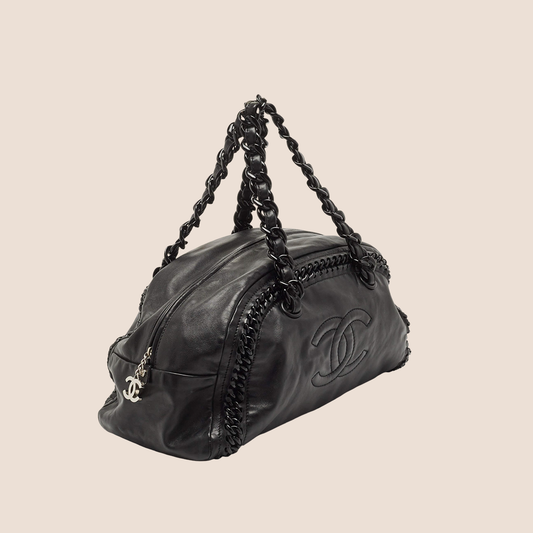 CHANEL BLACK LEATHER CHAIN TRIM LUXE LIGNE BOWLER BAG