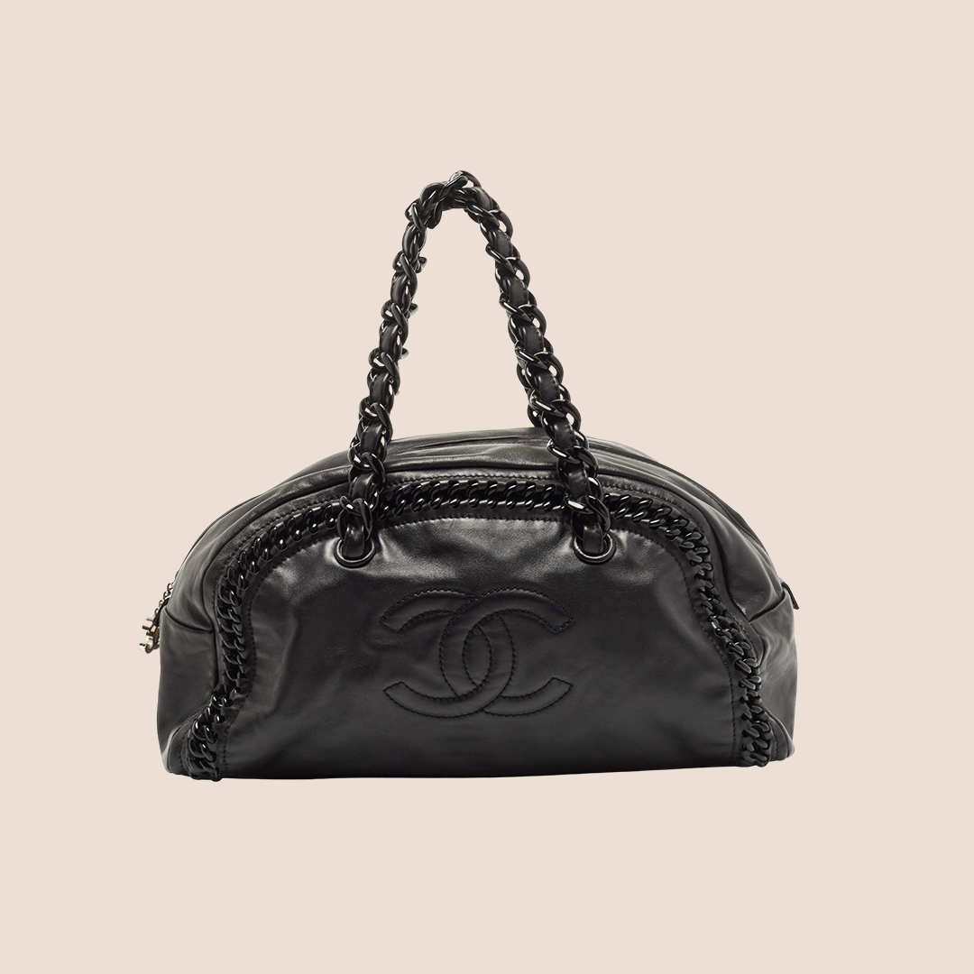 CHANEL BLACK LEATHER CHAIN TRIM LUXE LIGNE BOWLER BAG