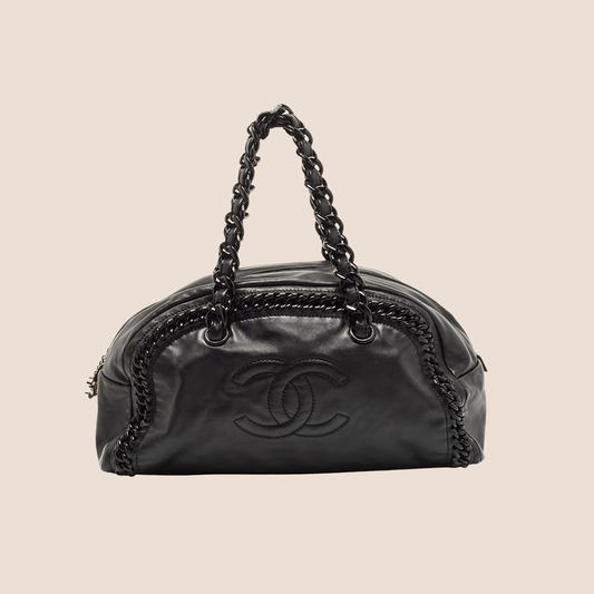 CHANEL BLACK LEATHER CHAIN TRIM LUXE LIGNE BOWLER BAG