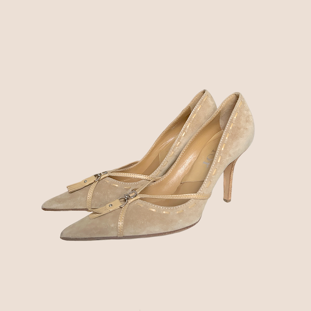 CHRISTIAN DIOR BEIGE SUEDE TASSEL PUMPS – RDB