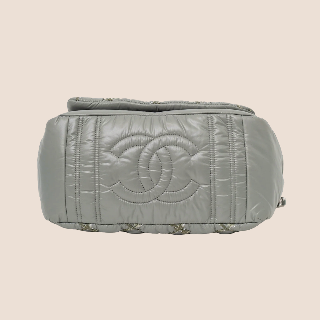 CHANEL 2011 GREY TWEED ON STITCH BUBBLE FLAP SHOULDER BAG