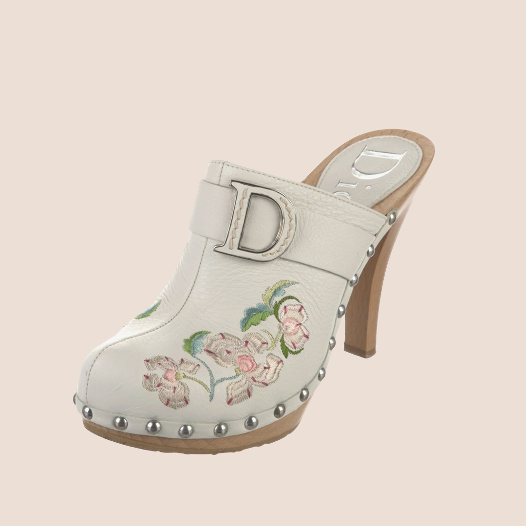 CHRISTIAN DIOR 2005 WHITE FLORAL EMBROIDERED CLOGS