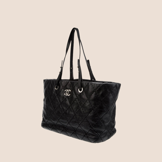 CHANEL 2010 BLACK LEATHER ON THE ROAD TOTE BAG