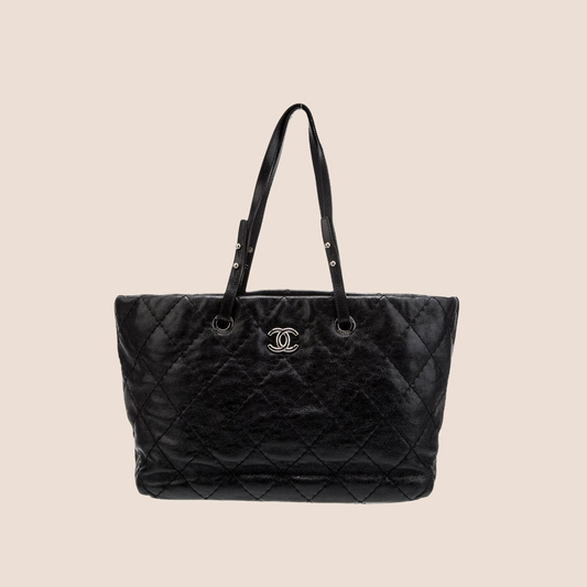 CHANEL 2010 BLACK LEATHER ON THE ROAD TOTE BAG