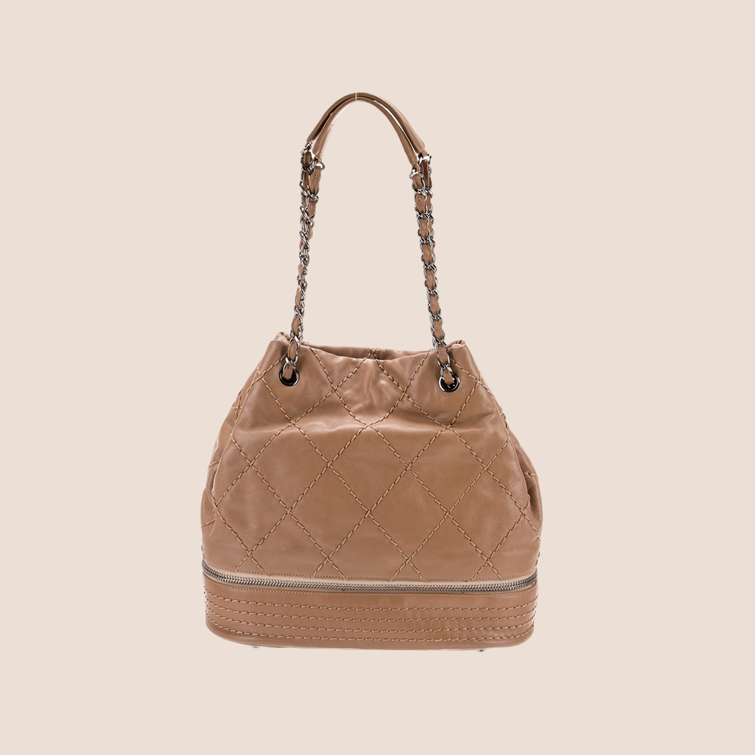 CHANEL 2007 BEIGE LEATHER EXPANDABLE BUCKET BAG