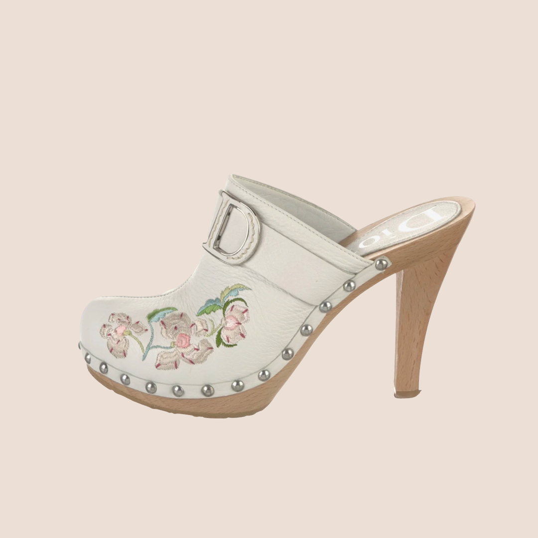 CHRISTIAN DIOR 2005 WHITE FLORAL EMBROIDERED CLOGS