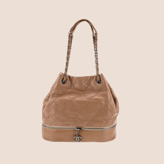 CHANEL 2007 BEIGE LEATHER EXPANDABLE BUCKET BAG
