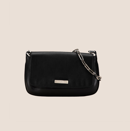 GUCCI 2002 BLACK LEATHER CHAIN FLAP BAG