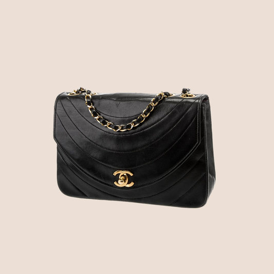 CHANEL 1980s BLACK WAVE LEATHER QUILTED BAG