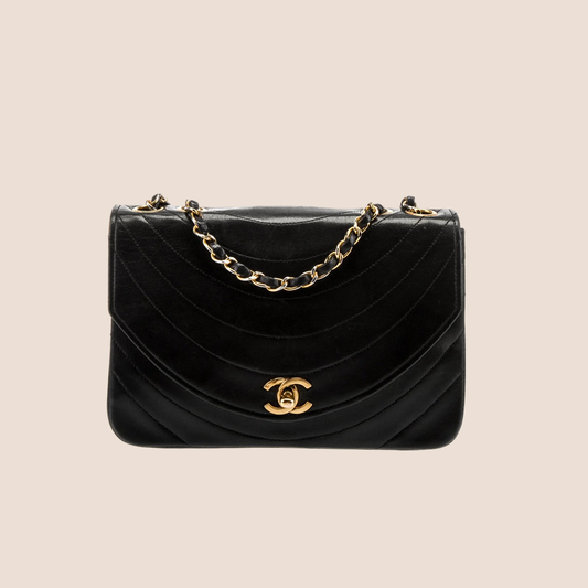 CHANEL 1980s BLACK WAVE LEATHER QUILTED BAG