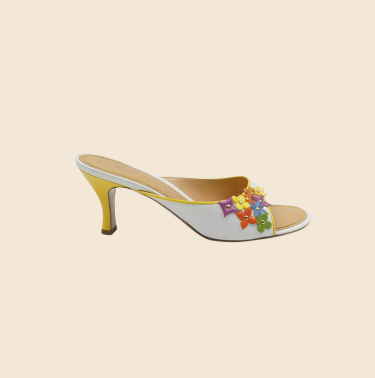 LOUIS VUITTON WHITE AND YELLOW PATENT LEATHER FLOWER KITTEN HEELS